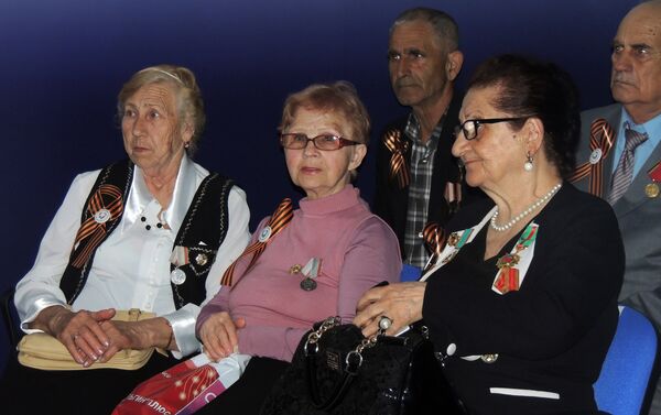 Встреча молодежи с ветеранами Великой отечественной войны в Российском информационно-культурном центре - Sputnik Азербайджан