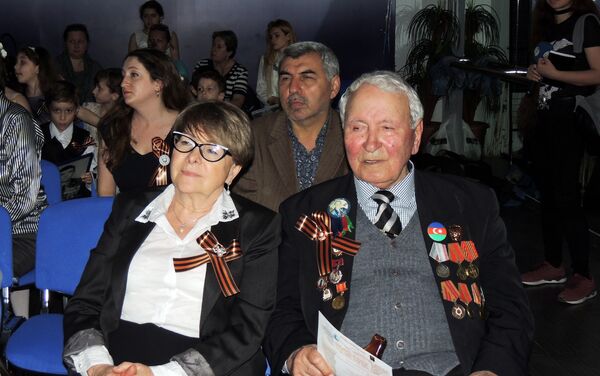 Встреча молодежи с ветеранами Великой отечественной войны в Российском информационно-культурном центре - Sputnik Азербайджан