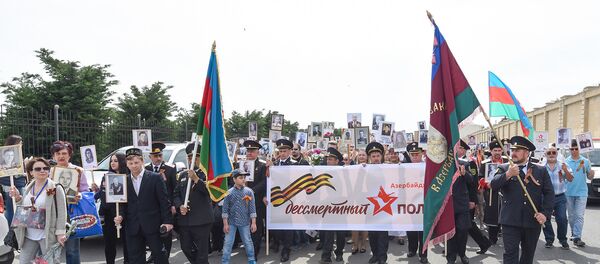 В Баку прошла акция Бессмертный полк, посвященная 72-й годовщине победы во Второй мировой войне - Sputnik Азербайджан