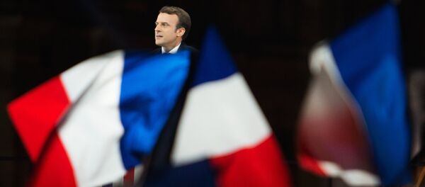 Лидер движения En Marche Эммануэль Макрон, победивший на президентских выборах во Франции, во время своей победной речи перед Лувром в Париже Лидер движения En Marche Эммануэль Макрон, победивший на президентских выборах во Франции, во время своей победной речи перед Лувром в Париже - Sputnik Азербайджан