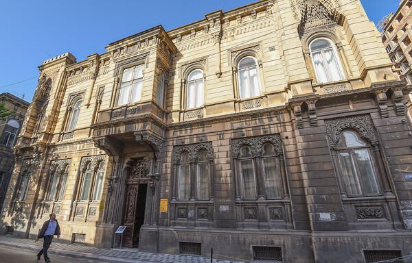 Дом Агабалы Гулиева на улице Муртузы Мухтарова в Баку - Sputnik Азербайджан