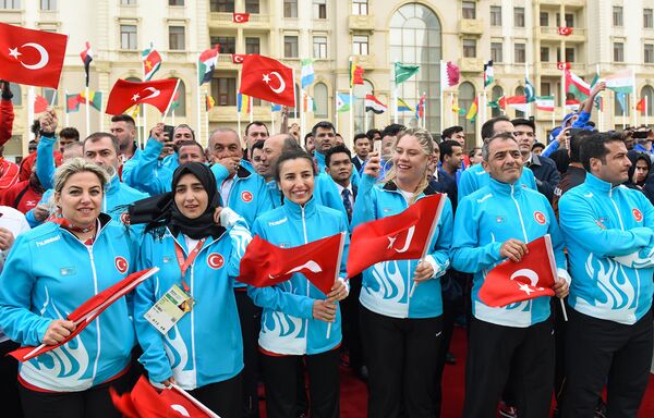 Церемония встречи спортсменов-участников IV Игр Исламской солидарности в Деревне атлетов - Sputnik Азербайджан