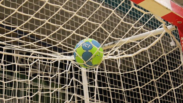 Гандбольный мяч и ворота, фото из архива - Sputnik Азербайджан