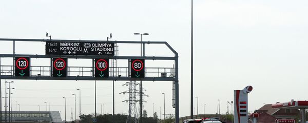 Аэропортовская трасса в Баку, фото из архива Аэропортовская трасса в Баку, фото из архива - Sputnik Азербайджан