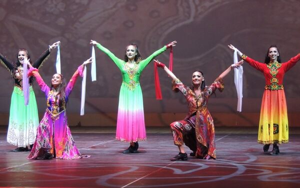 Концерт турецкой танцевальной группы Анадолу Атеши в Баку - Sputnik Азербайджан