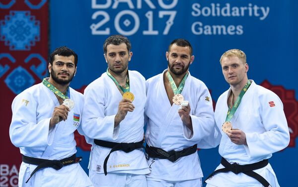 Медалисты соревнований по дзюдо в весовой категории 100 килограммов - Sputnik Азербайджан