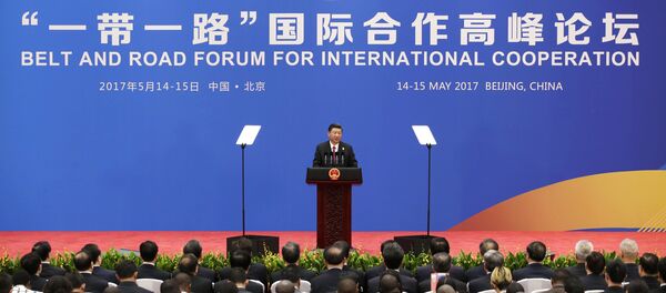 Президент Китая Си Цзиньпин выступает на пресс-конференции форума Один пояс – один путь в понедельник, 15 мая 2017 года Президент Китая Си Цзиньпин выступает на пресс-конференции форума Один пояс – один путь в понедельник, 15 мая 2017 года - Sputnik Азербайджан