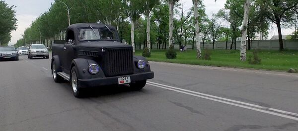 Уникальный пикап — бишкекчанин собрал ретромобиль Уникальный пикап — бишкекчанин собрал ретромобиль - Sputnik Азербайджан
