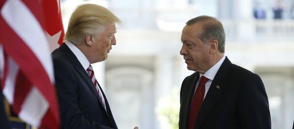 Президент Турции Реджеп Тайип Эрдоган и президент США Дональд Трамп - Sputnik Азербайджан