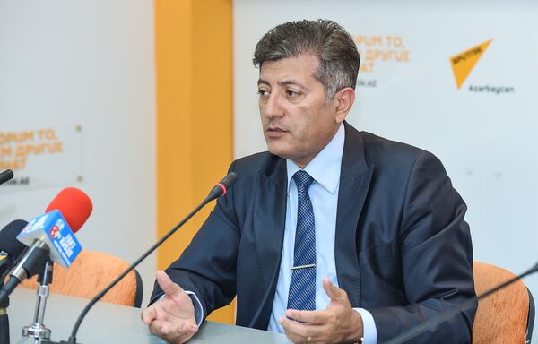 Директор Центра нефтяных исследований Ильхам Шабан Директор Центра нефтяных исследований Ильхам Шабан - Sputnik Азербайджан
