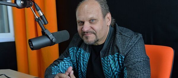 Ведущий радио Sputnik Беларусь Вячеслав Шарапов Ведущий радио Sputnik Беларусь Вячеслав Шарапов - Sputnik Азербайджан