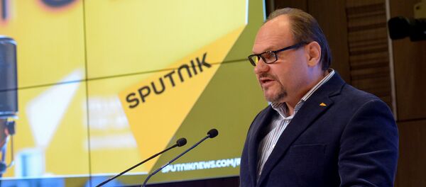 Ведущий радио Sputnik Беларусь Вячеслав Шарапов Ведущий радио Sputnik Беларусь Вячеслав Шарапов - Sputnik Азербайджан
