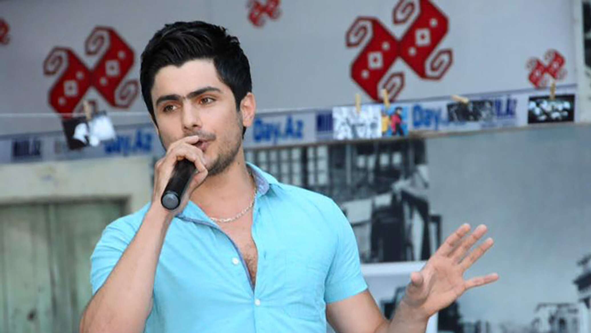 Молодой азербайджанский певец