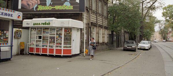 Центральная улица города Иркутска, конец 1990-х гг - Sputnik Азербайджан