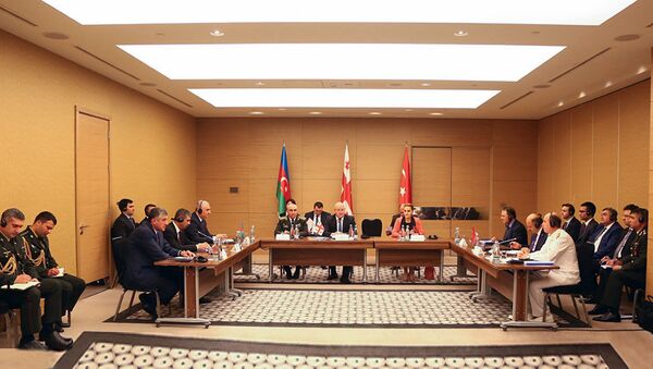 Встреча министров обороны Грузии, Азербайджана и Турции в Батуми - Sputnik Азербайджан