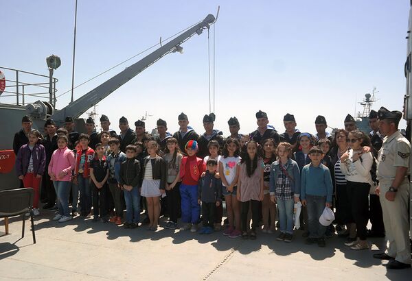164 nömrəli tam orta məktəbin şagirdləri Hərbi Dəniz Qüvvələri bazasını ziyarət ediblər 164 nömrəli tam orta məktəbin şagirdləri Hərbi Dəniz Qüvvələri bazasını ziyarət ediblər - Sputnik Azərbaycan