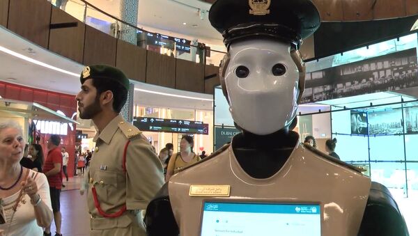Робот-полицейский в Дубае - Sputnik Азербайджан