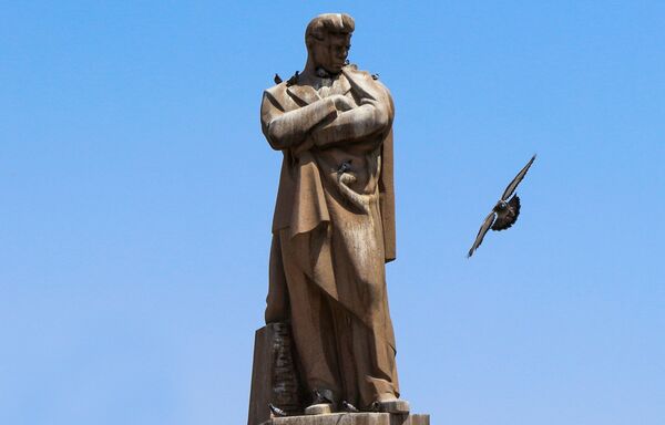 Памятник Джафару Джаббарлы - Sputnik Азербайджан