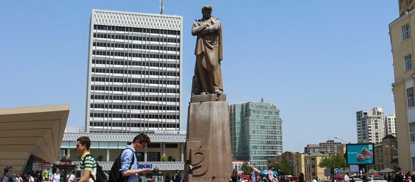 Памятник Джафару Джаббарлы в Баку Памятник Джафару Джаббарлы в Баку - Sputnik Азербайджан