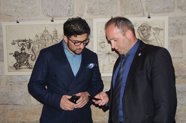 Руководитель Arts Council Azerbaijan Дадаш Мамедов (слева) Руководитель Arts Council Azerbaijan Дадаш Мамедов (слева) - Sputnik Азербайджан