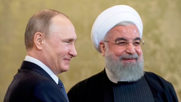 Президент РФ Владимир Путин и президент Исламской Республики Иран Хасан Рухани (справа), фото из архива - Sputnik Азербайджан