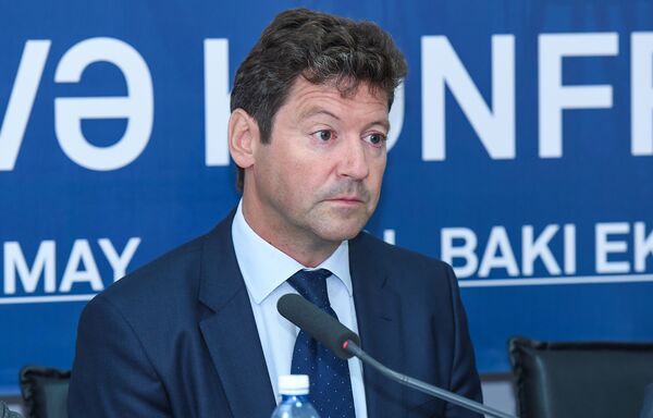 Региональный директор компании-организатора ITE Group Эдвард Строун Региональный директор компании-организатора ITE Group Эдвард Строун - Sputnik Азербайджан