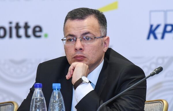 Директор Центра анализа экономических реформ и коммуникаций Азербайджана Вусал Гасымлы Директор Центра анализа экономических реформ и коммуникаций Азербайджана Вусал Гасымлы - Sputnik Азербайджан