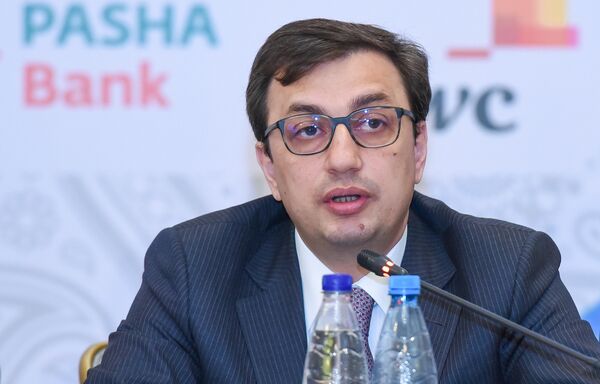 Председатель Совета директоров Палаты надзора над финансовыми рынками страны Руфат Асланлы Председатель Совета директоров Палаты надзора над финансовыми рынками страны Руфат Асланлы - Sputnik Азербайджан