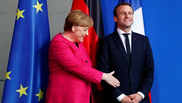 Канцлер Германии Ангела Меркель и президент Франции Эммануэль Макрон, Берлин, Ведомство федерального канцлера Германии, 15 мая 2017 года - Sputnik Азербайджан