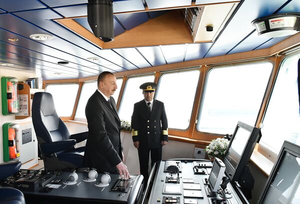 Президент Ильхам Алиев принял участие в церемонии сдачи в эксплуатацию судов Джебраил и Губадлы Президент Ильхам Алиев принял участие в церемонии сдачи в эксплуатацию судов Джебраил и Губадлы - Sputnik Азербайджан