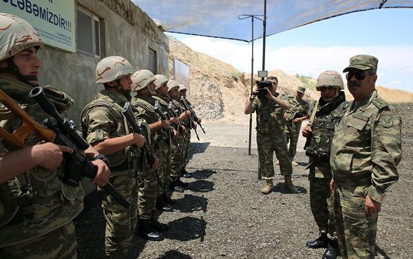 Руководство Министерства обороны посетило воинские части  в прифронтовой зоне - Sputnik Азербайджан
