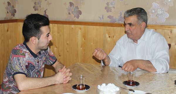 Əməkdar artist, Azərbaycan Dövlət Mədəniyyət və İncəsənət Universitetinin dosenti, Səhnə danışığı kafedrasının müdiri Azad Şükürov Əməkdar artist, Azərbaycan Dövlət Mədəniyyət və İncəsənət Universitetinin dosenti, Səhnə danışığı kafedrasının müdiri Azad Şükürov - Sputnik Azərbaycan