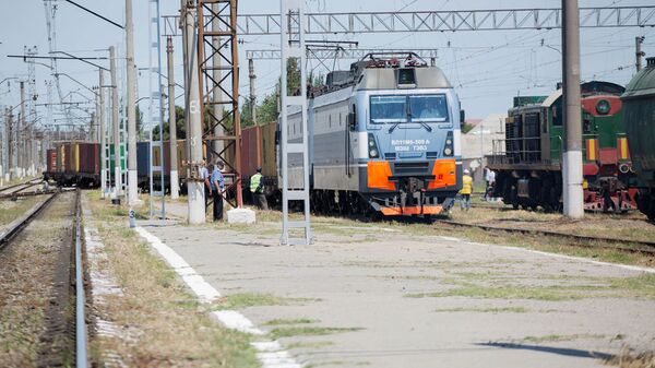 Первый отбывший из Грузии контейнерный поезд - Sputnik Азербайджан