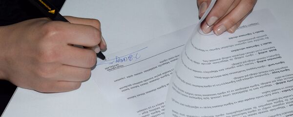 Подписание договора страхования Подписание договора страхования - Sputnik Азербайджан