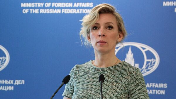 Официальный представитель министерства иностранных дел России Мария Захарова во время брифинга, 8 июня 2017 года - Sputnik Азербайджан