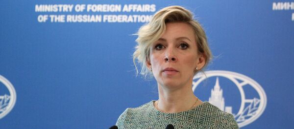 Официальный представитель министерства иностранных дел России Мария Захарова во время брифинга, 8 июня 2017 года - Sputnik Азербайджан