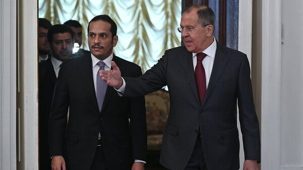 Russian Foreign Minister Sergey Lavrov, right, and his Qatari counterpart Mohammed Al Thani during their meeting in Moscow - Sputnik Azərbaycan