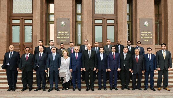 Президент Ильхам Алиев принял послов и руководителей дипломатических представительств мусульманских стран в Азербайджане - Sputnik Азербайджан