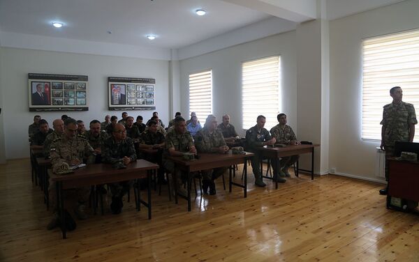 Военные атташе и представители аппаратов военных атташе, аккредитованные в Азербайджане, посетили воинскую часть - Sputnik Азербайджан