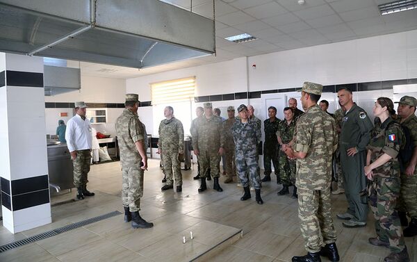 Военные атташе и представители аппаратов военных атташе, аккредитованные в Азербайджане, посетили воинскую часть - Sputnik Азербайджан
