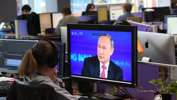 Трансляция Прямой линии с Владимиром Путиным - Sputnik Азербайджан