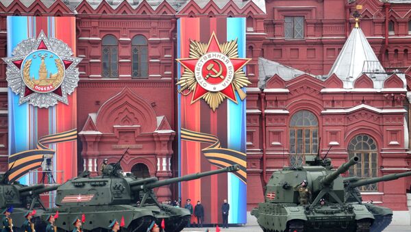 Самоходная артиллерийская установка (САУ) Мста-С на военном параде на Красной площади в Москве, фото из архива - Sputnik Азербайджан