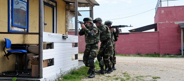 Азербайджанские военнослужащие в центре военной подготовки НАТО в Хоэнфельсе, Германия, 14 сентября 2012 года - Sputnik Азербайджан