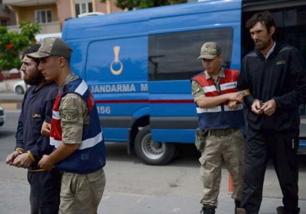 Задержанные в турецком городе Килис члены террористической организации ИГ Задержанные в турецком городе Килис члены террористической организации ИГ - Sputnik Азербайджан