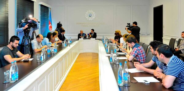 Пресс-конференция заместителя главы аппарата Минобразования АР Ягуба Пириева Пресс-конференция заместителя главы аппарата Минобразования АР Ягуба Пириева - Sputnik Азербайджан