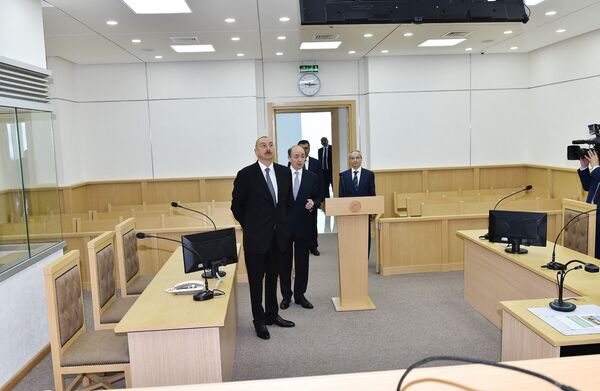 Президент Ильхам Алиев на открытии административного здания Наримановского районного суда города Баку - Sputnik Азербайджан