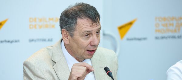 Российский политолог, член Общественной палаты РФ Сергей Марков в Мультимедийном пресс-центре Sputnik Азербайджан Российский политолог, член Общественной палаты РФ Сергей Марков в Мультимедийном пресс-центре Sputnik Азербайджан - Sputnik Азербайджан