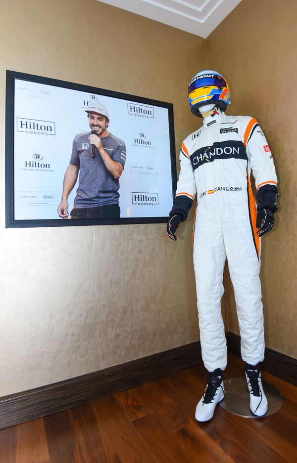 Гоночный номер-люкс McLaren-Honda в отеле Hilton Baku - Sputnik Азербайджан