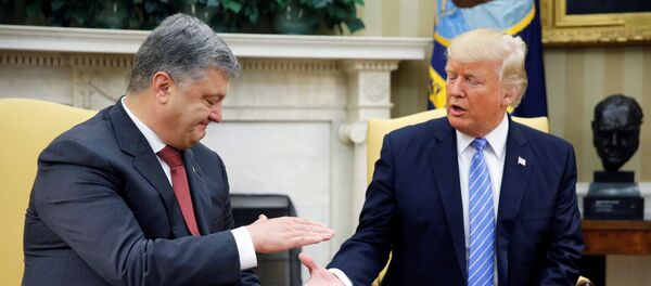 Встреча президентов США и Украины Дональда Трампа в Овальном кабинете Белого дома в Вашингтоне, США, 20 июня 2017 года - Sputnik Азербайджан