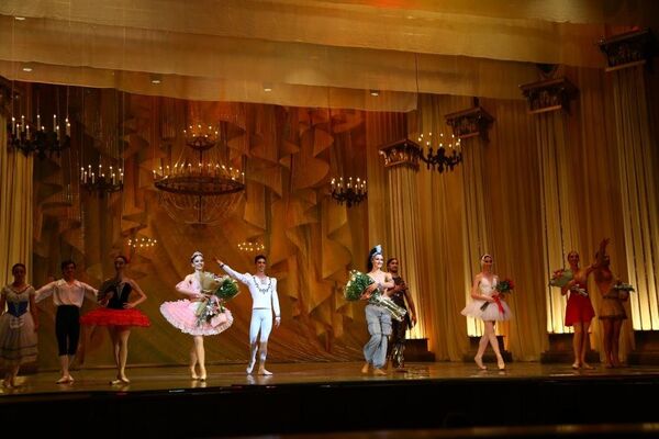 В театре оперы и балета завершился очередной театральный сезон гала-балетом - Sputnik Азербайджан